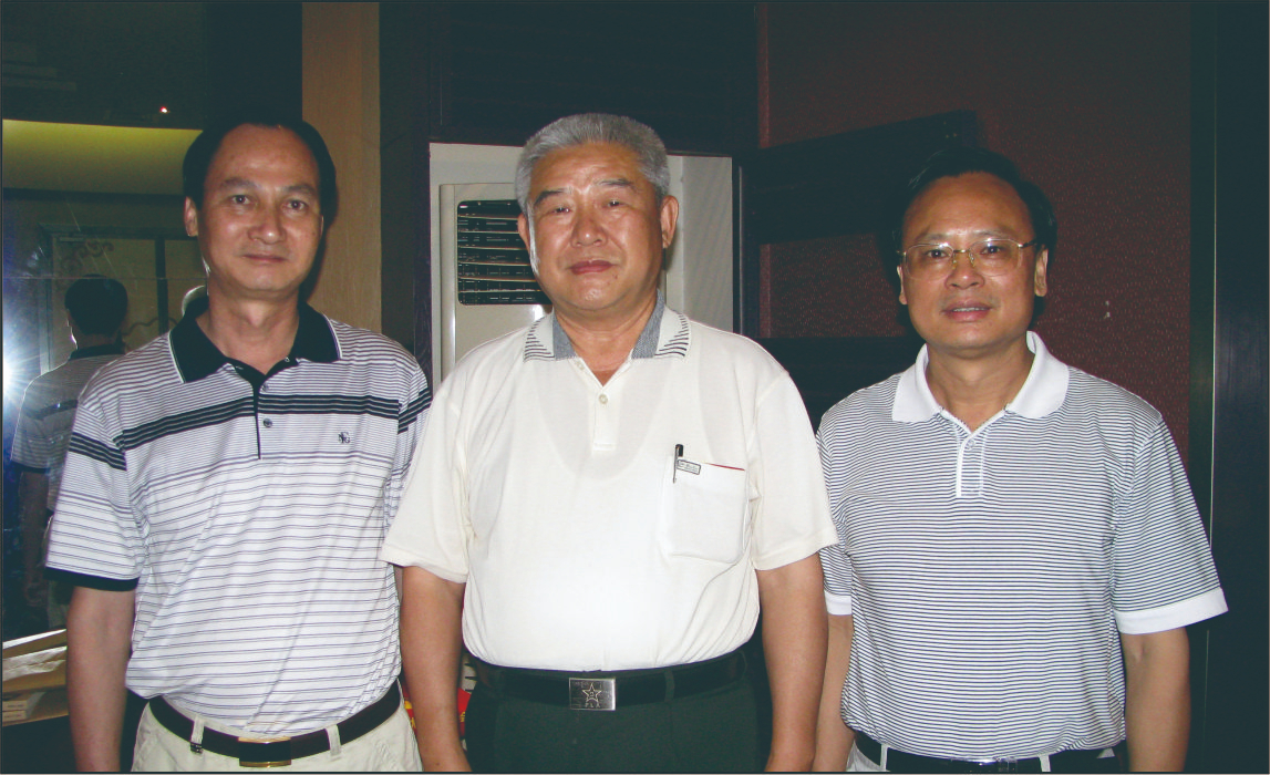 廣西區(qū)發(fā)改委領(lǐng)導(dǎo)陪同中國人民解放軍總參謀部政治部主任賈雪陽軍（照片中）到公司實(shí)地考察，并給予“好安節(jié)電器”高度評價(jià)